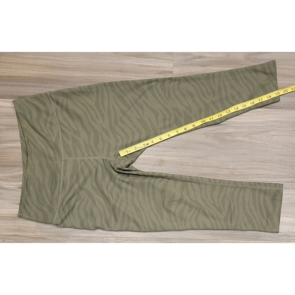 Eddie Bauer Cropped Leggings - Picture 4 of 7